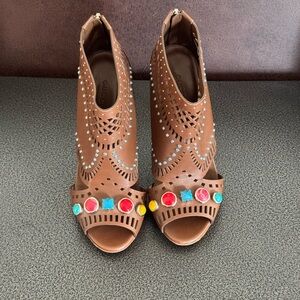 💛💛 Gucci Brown Western Heeled Boots with Colorful Accents Perfect.